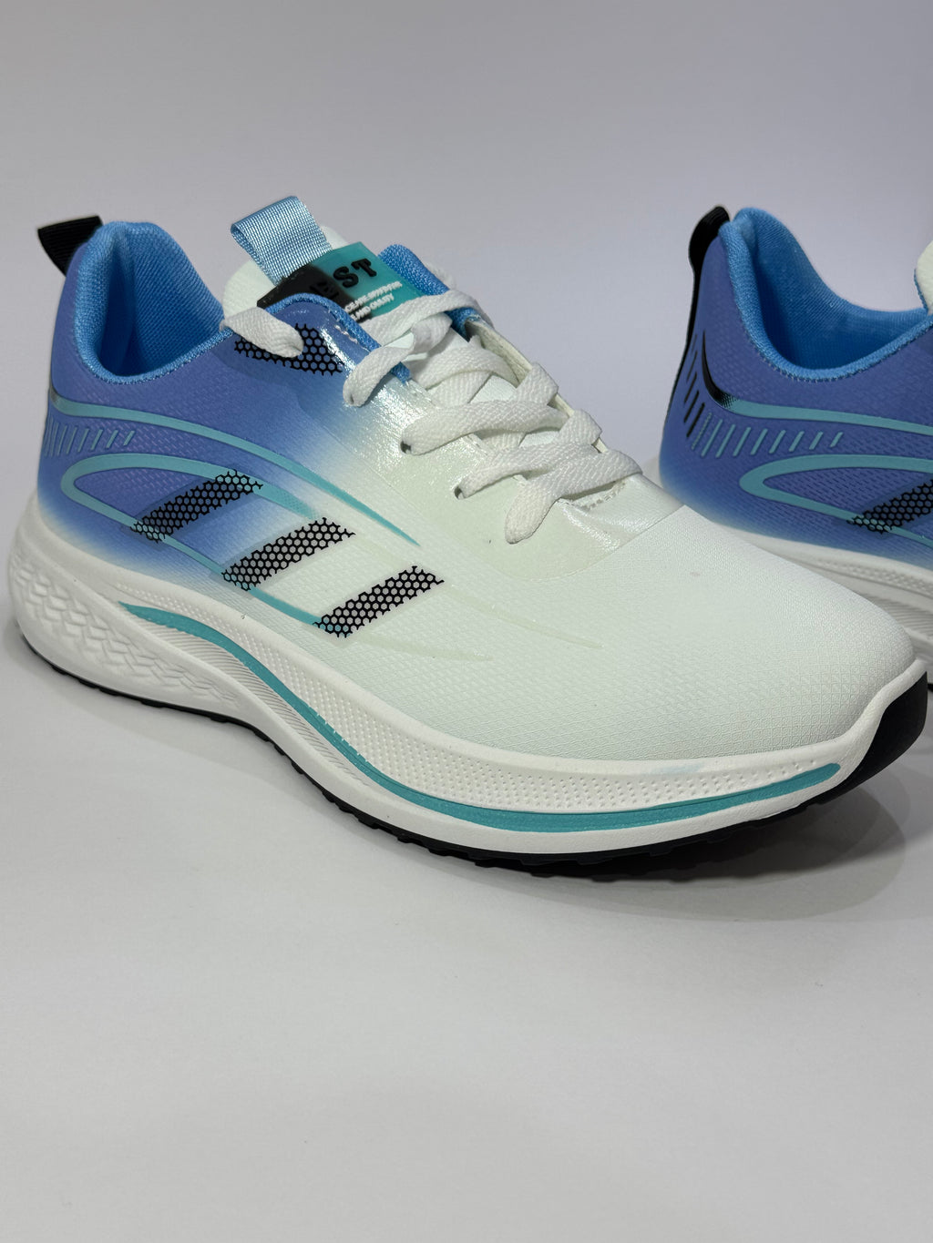 Area22 Signutare White حذاء