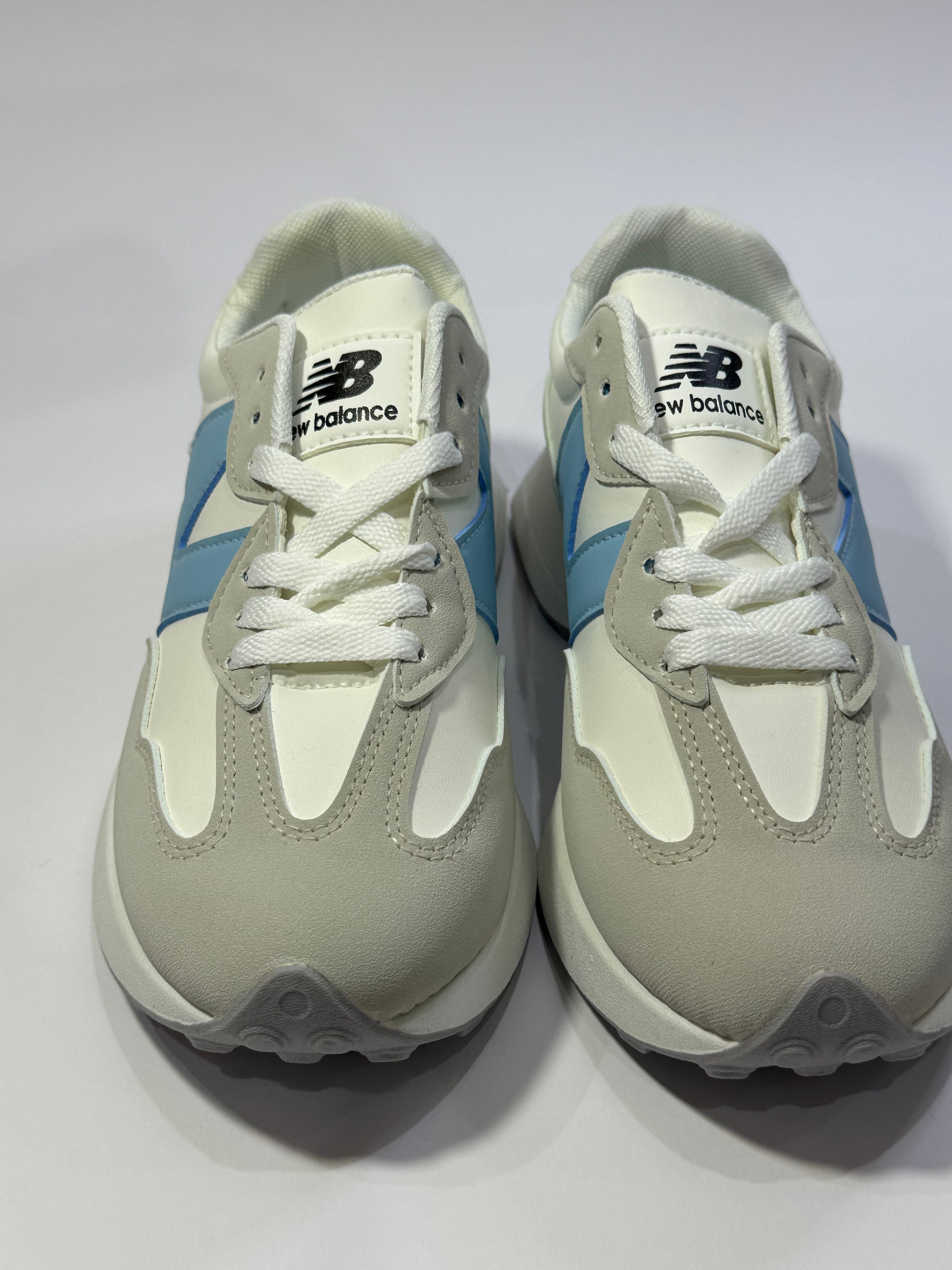 327 حذاء نيوبلنس