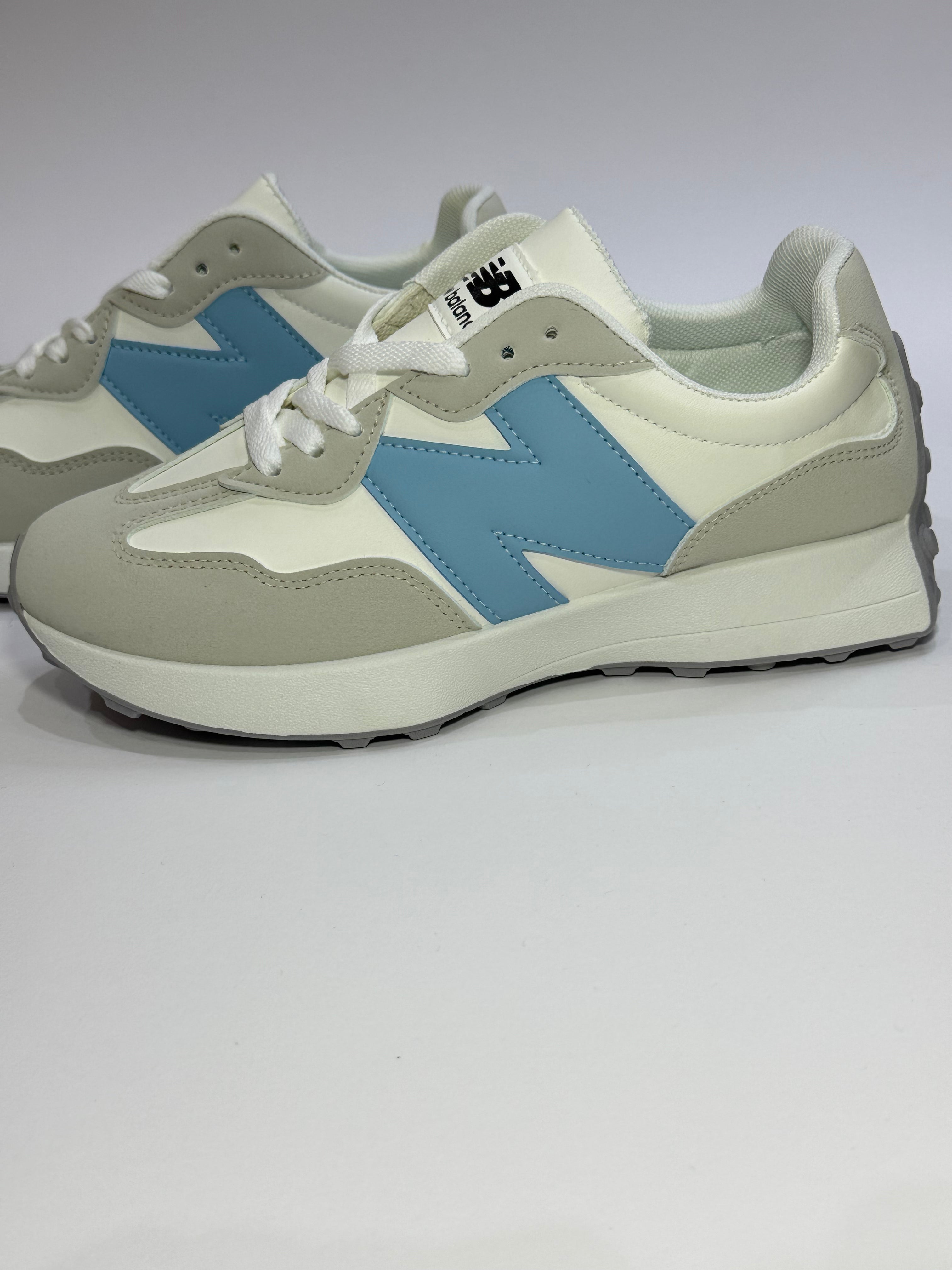 327 حذاء نيوبلنس