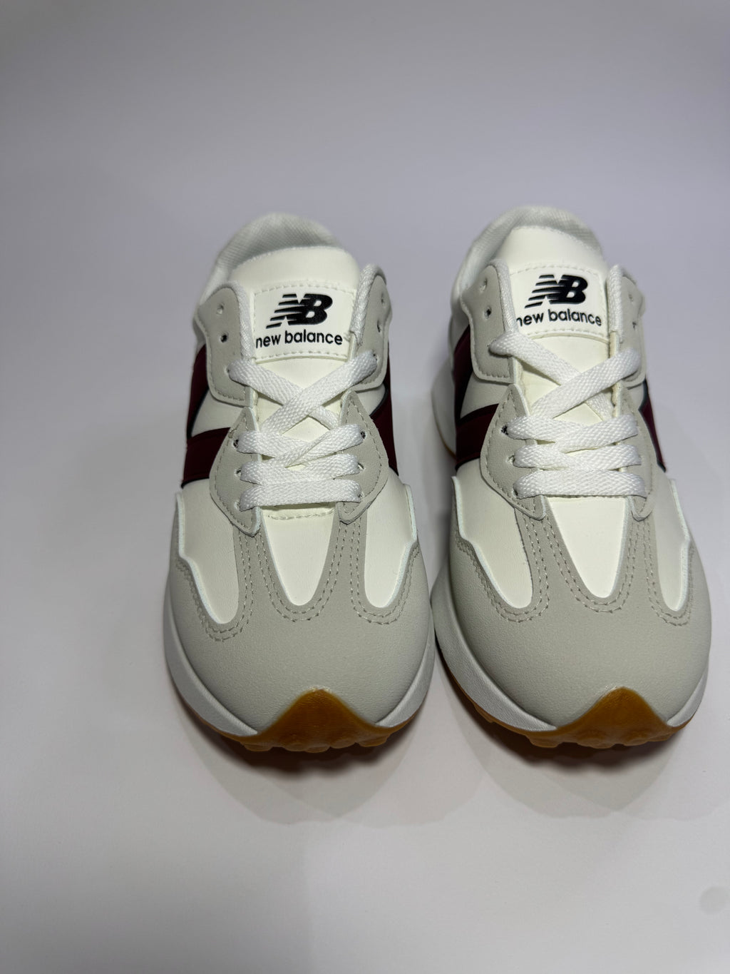 327 حذاء نيوبلنس