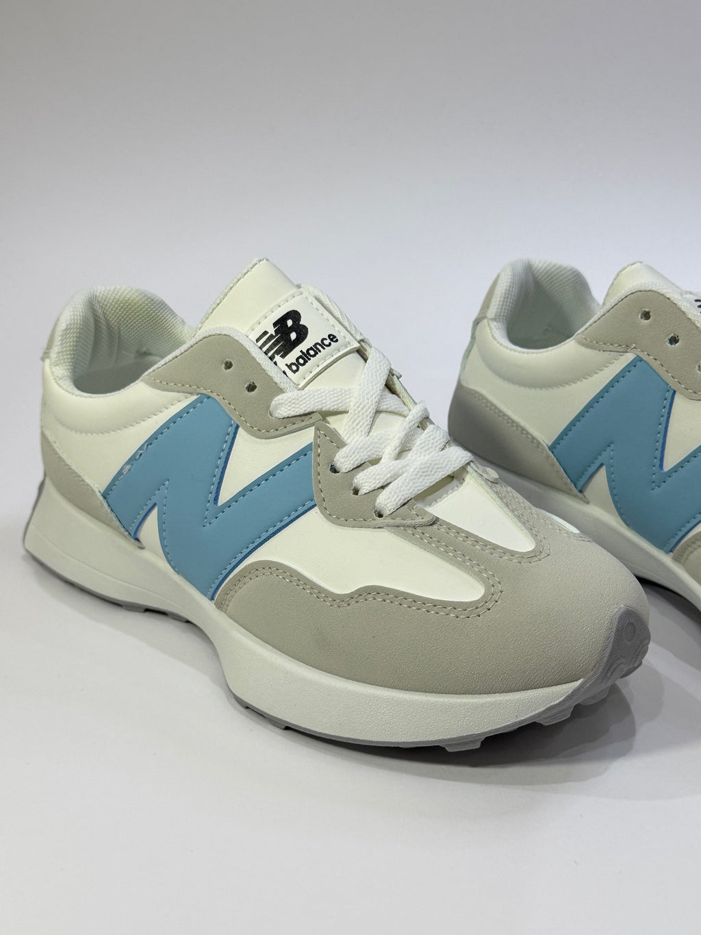 327 حذاء نيوبلنس